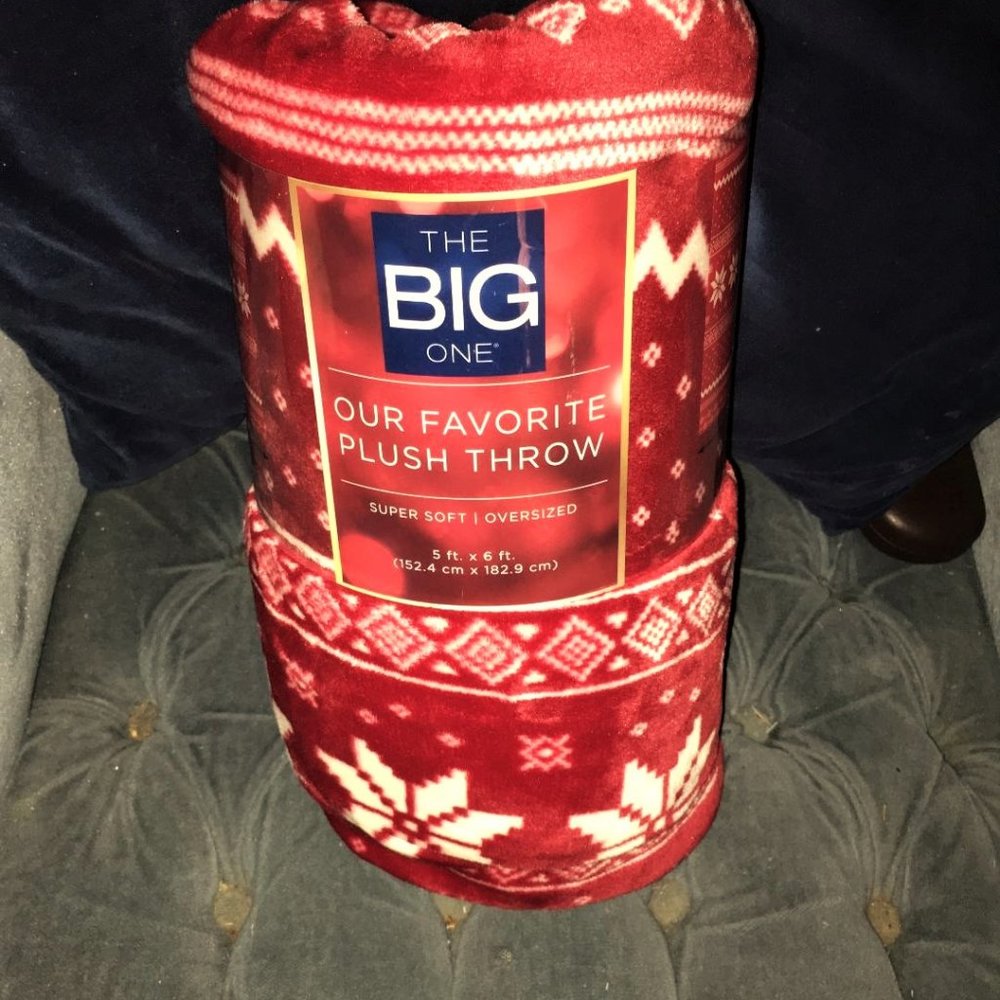 "Kohl's THE BIG ONE\" Red Snow Flake PLUSH Fleece Throw 5' x 6 Oversized Plush